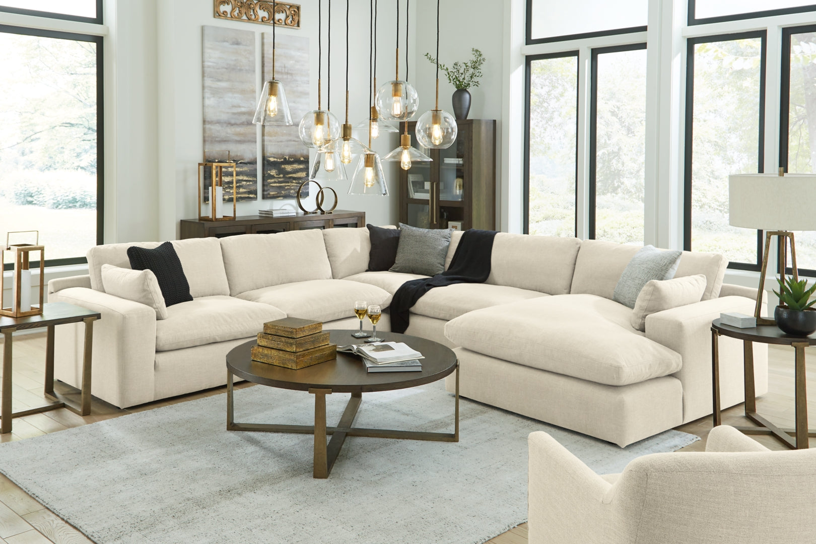 Elyza 4-5 Piece Sectional (Customizable)