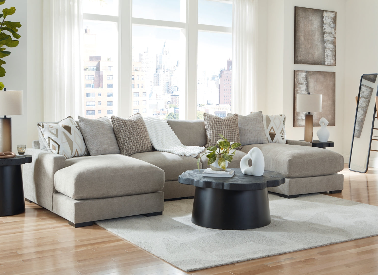 Aslan Court Sectional Couch (Customizable)