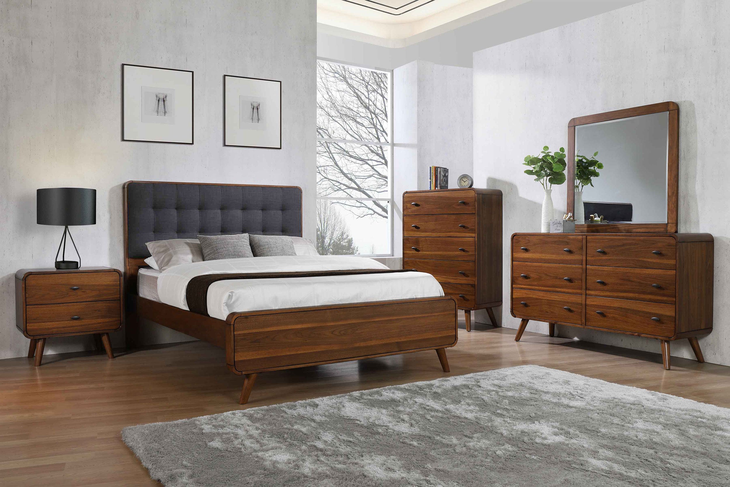 Robyn  California King Bedroom Set Dark Walnut