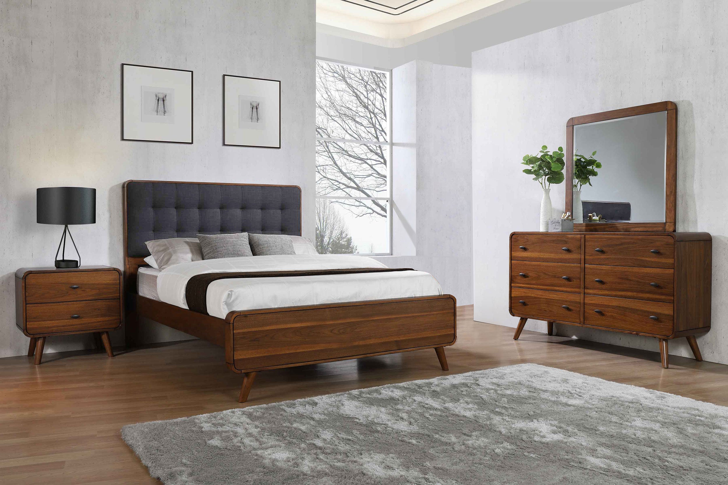 Robyn  California King Bedroom Set Dark Walnut