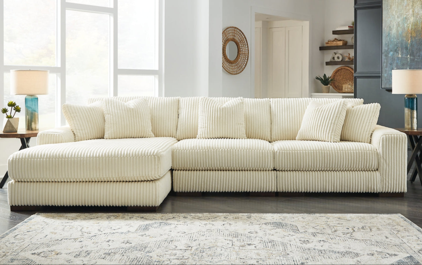 Lindyn 2-4 Piece Sectional (Customizable)