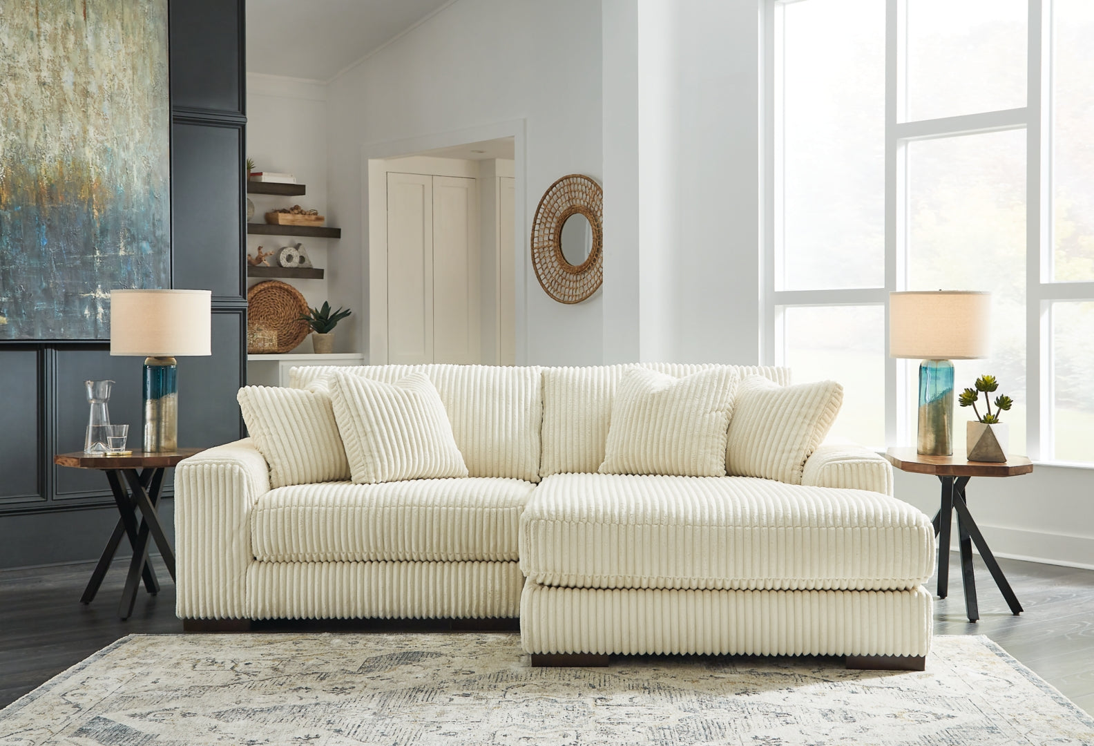 Lindyn 2-4 Piece Sectional (Customizable)