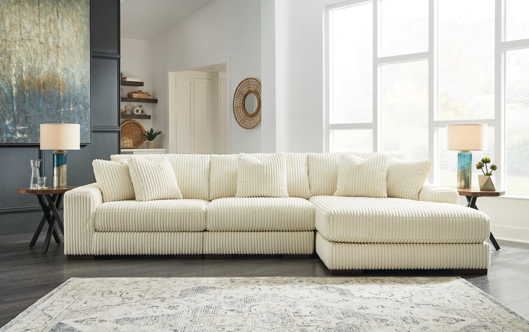 Lindyn 2-4 Piece Sectional (Customizable)