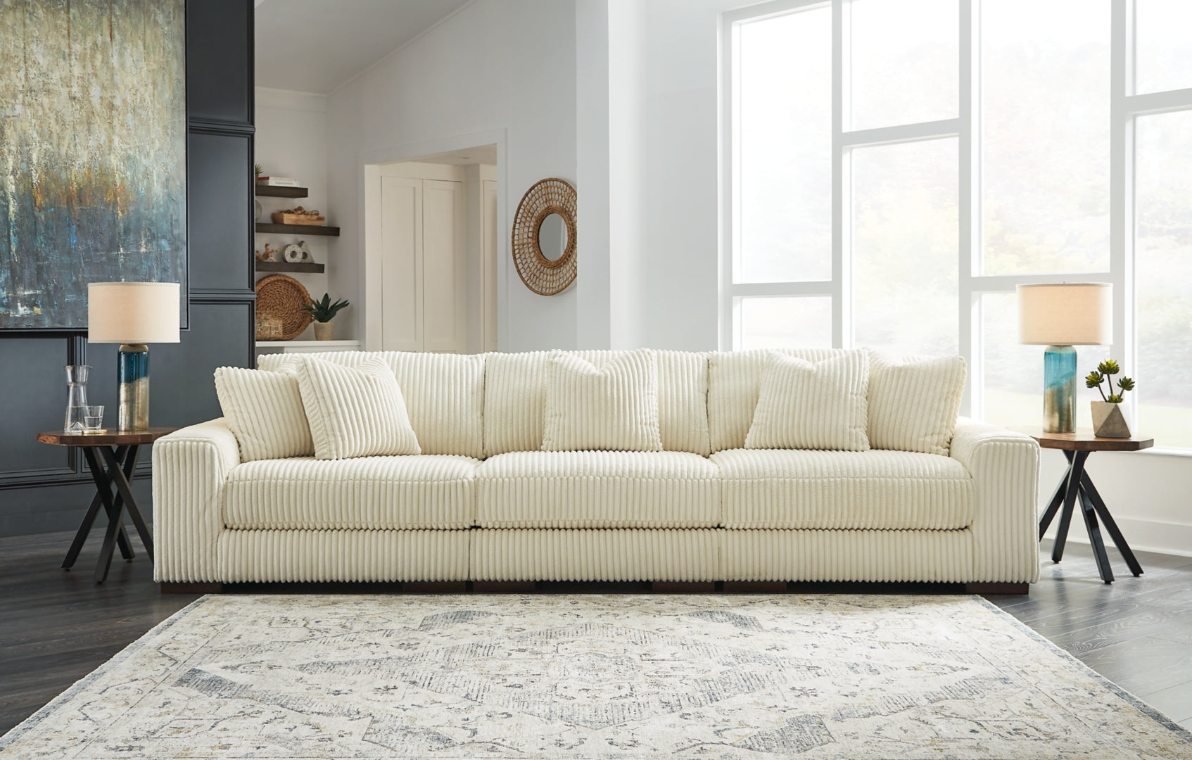 Lindyn 2-4 Piece Sectional (Customizable)