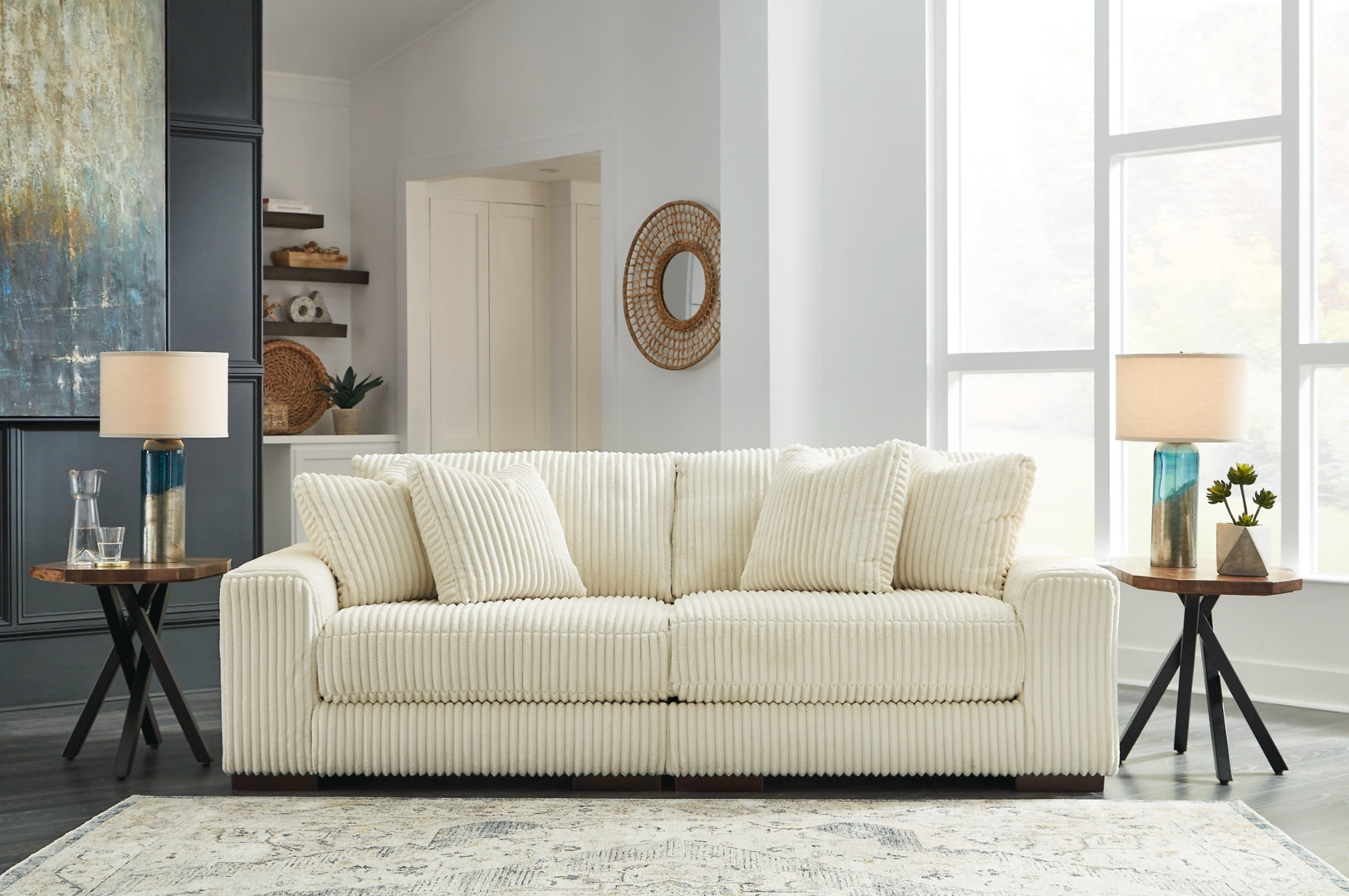 Lindyn 2-4 Piece Sectional (Customizable)