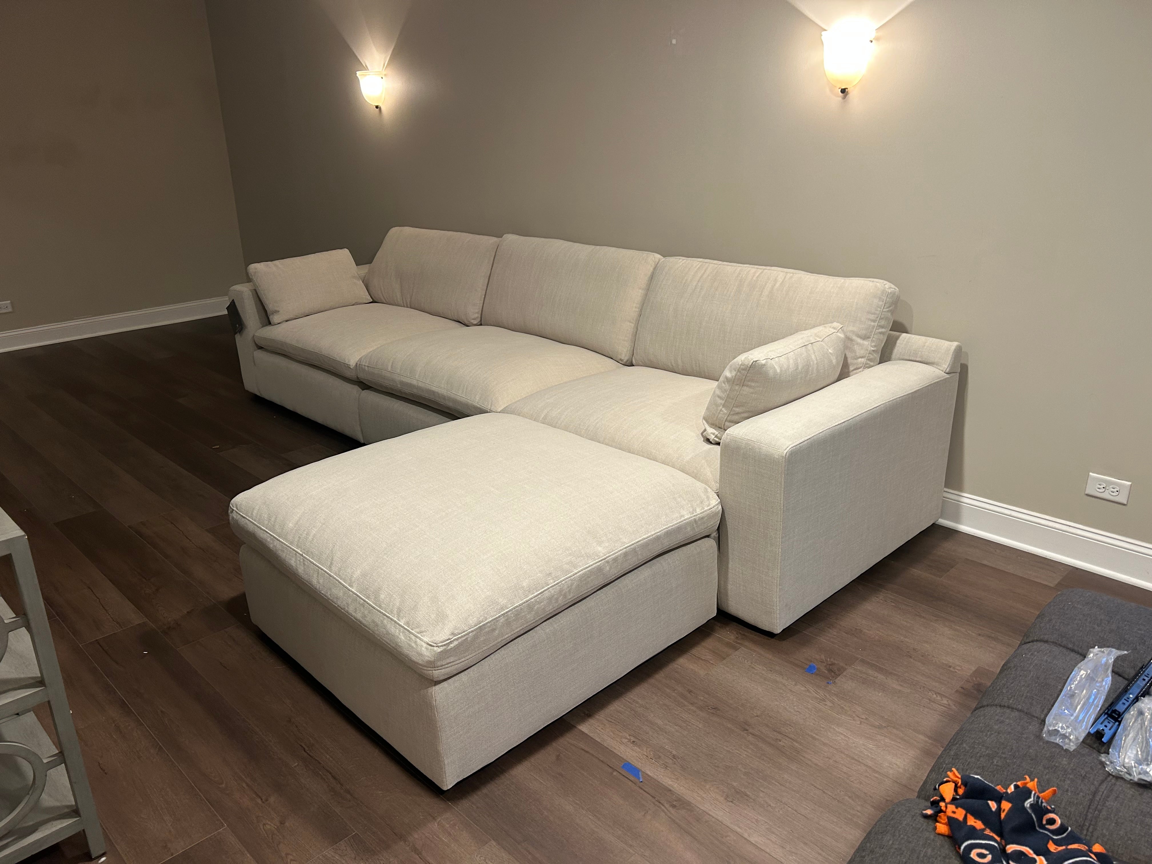 Elyza 2-3 Piece Sectional (Customizable)