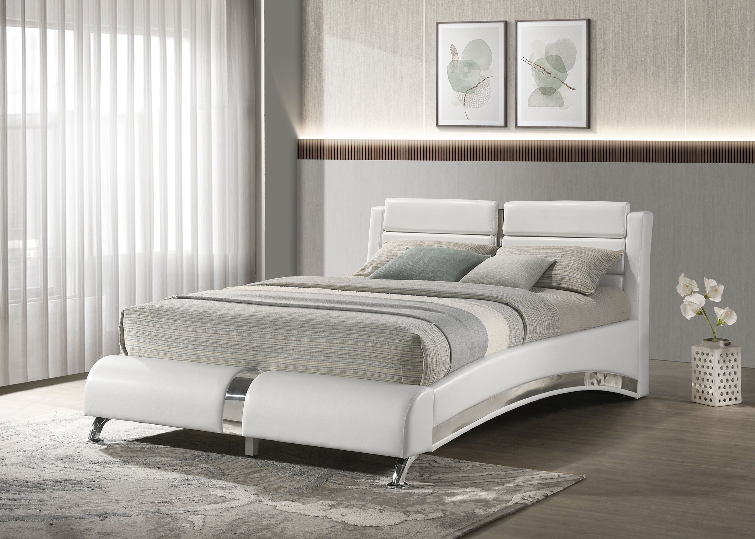 Jeremaine Upholstered California King Sleigh Bed White