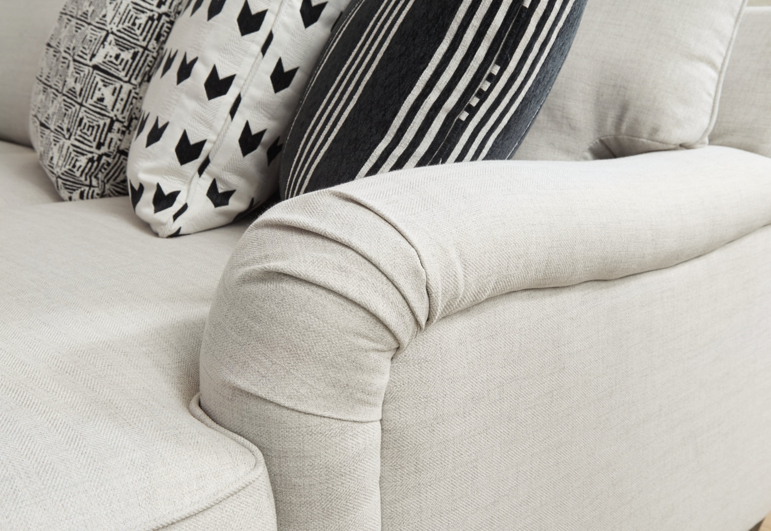 Huntsworth Sectional (Customizable)