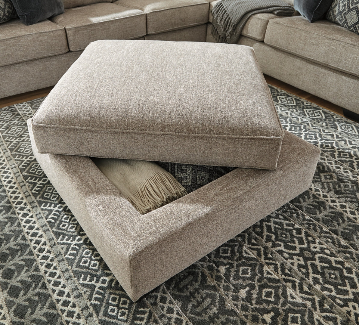 Bovarian Sectional with Ottoman (Customizable)