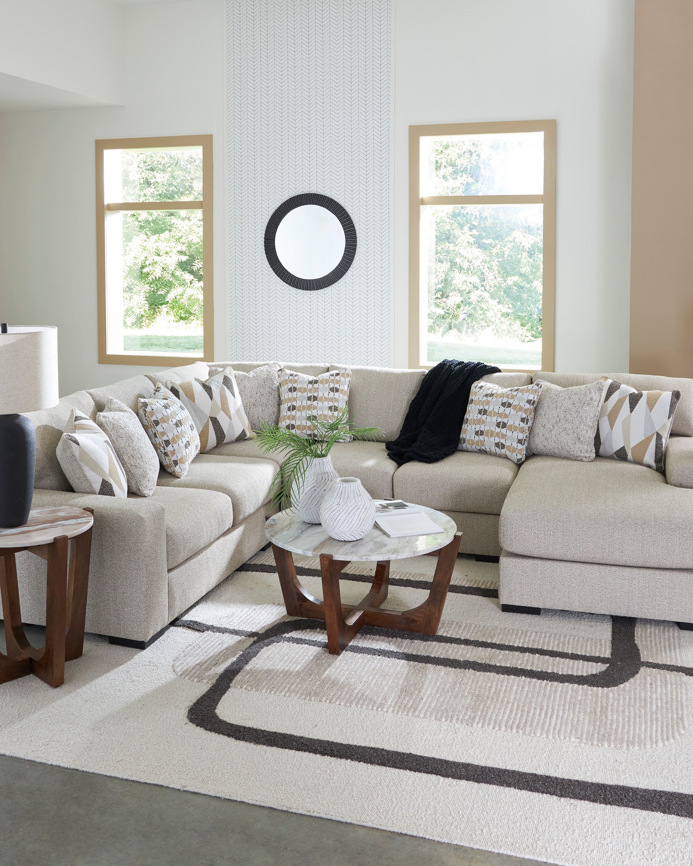 Laurelgrove 4-Piece Sectional with Chaise