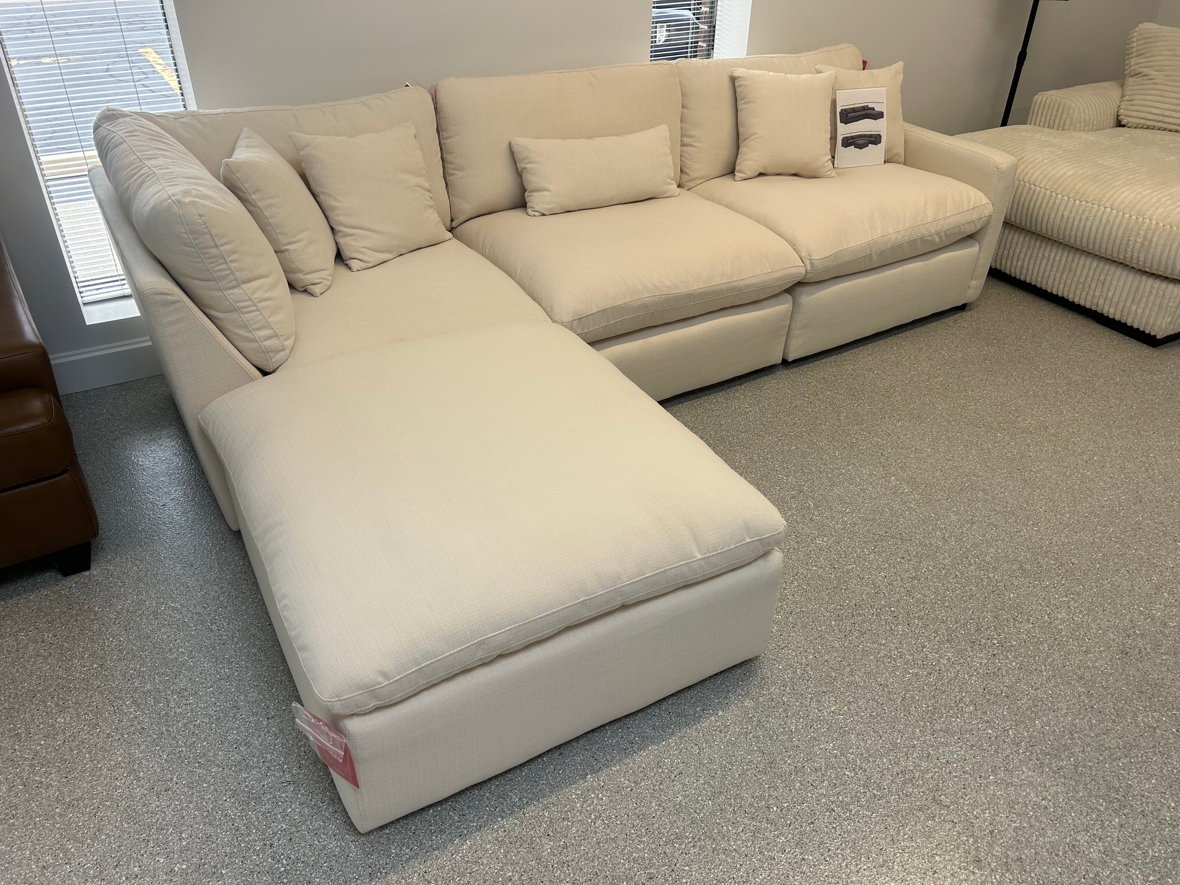 Velari Performance Slope
Arm Cloud Couch - Ivory/Charcoal
