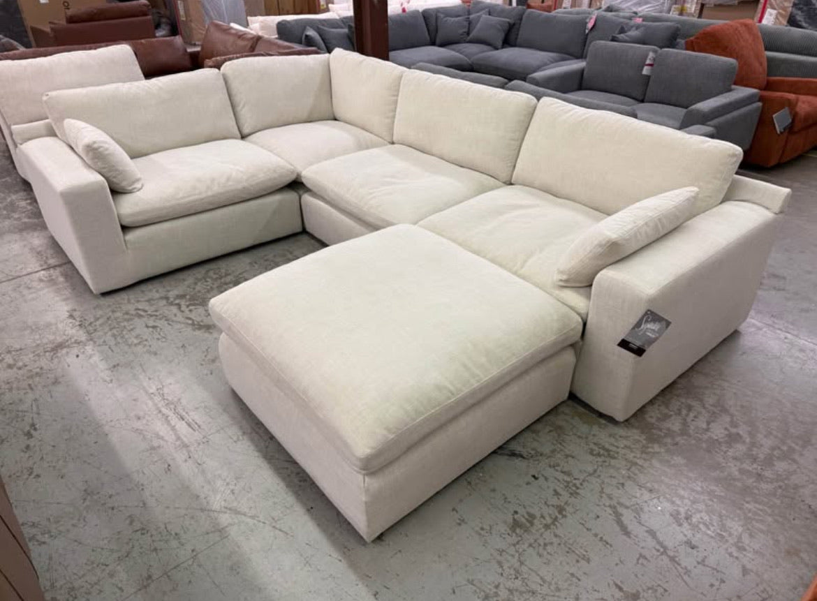 Elyza 4-5 Piece Sectional (Customizable)
