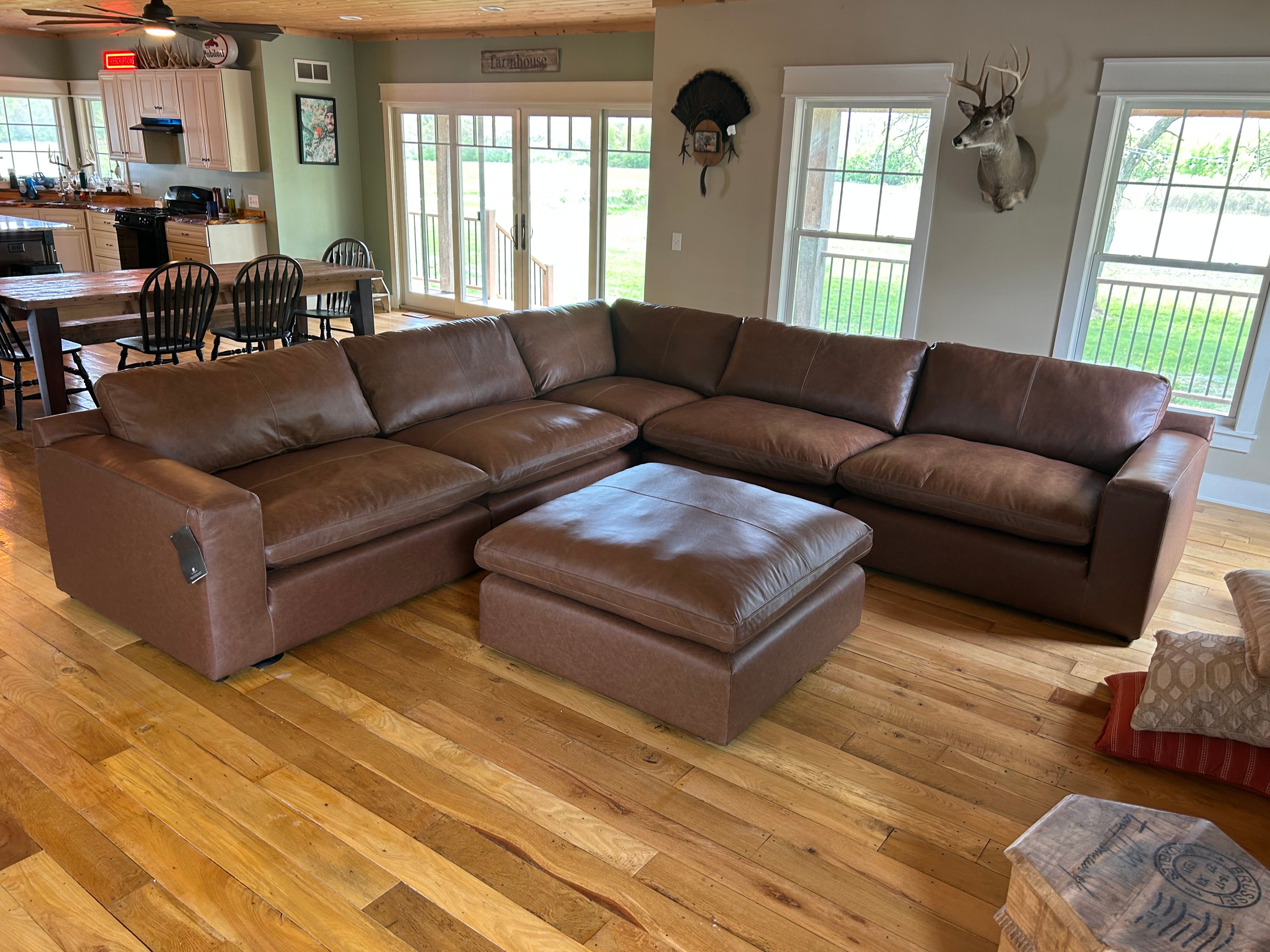 Emilia (Customizable)