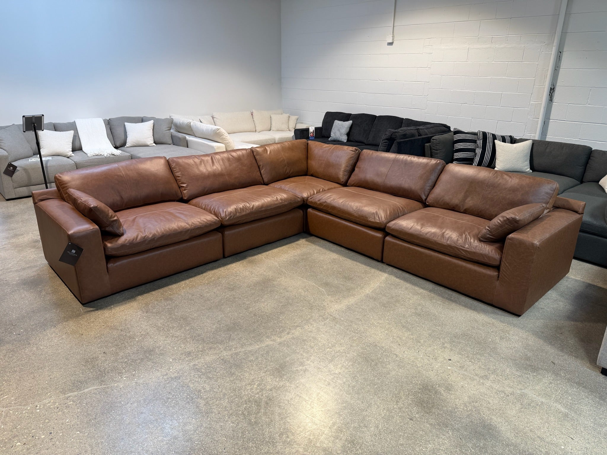 Emilia Sectional (Customizable)