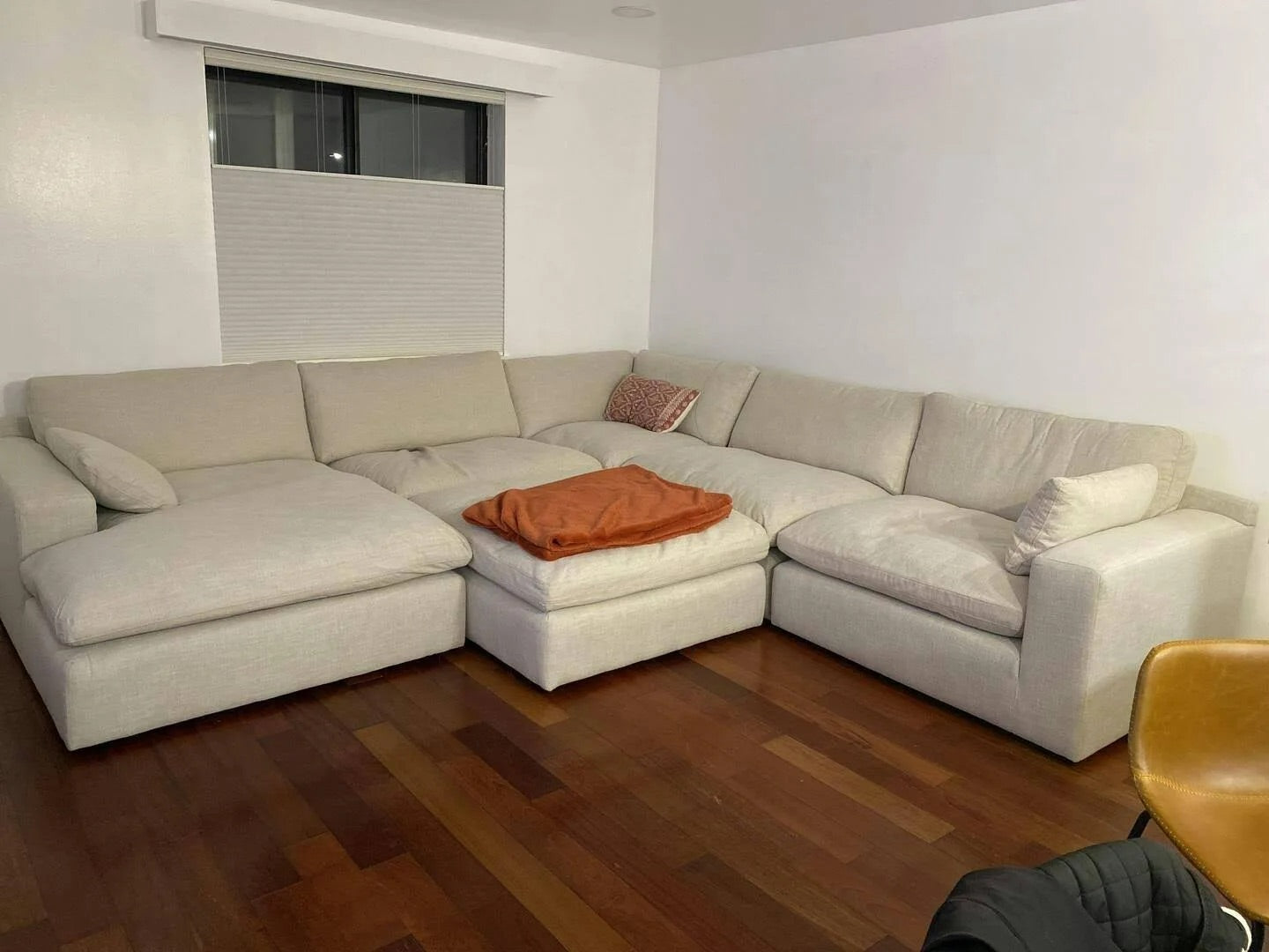 Elyza 4-5 Piece Sectional (Customizable)