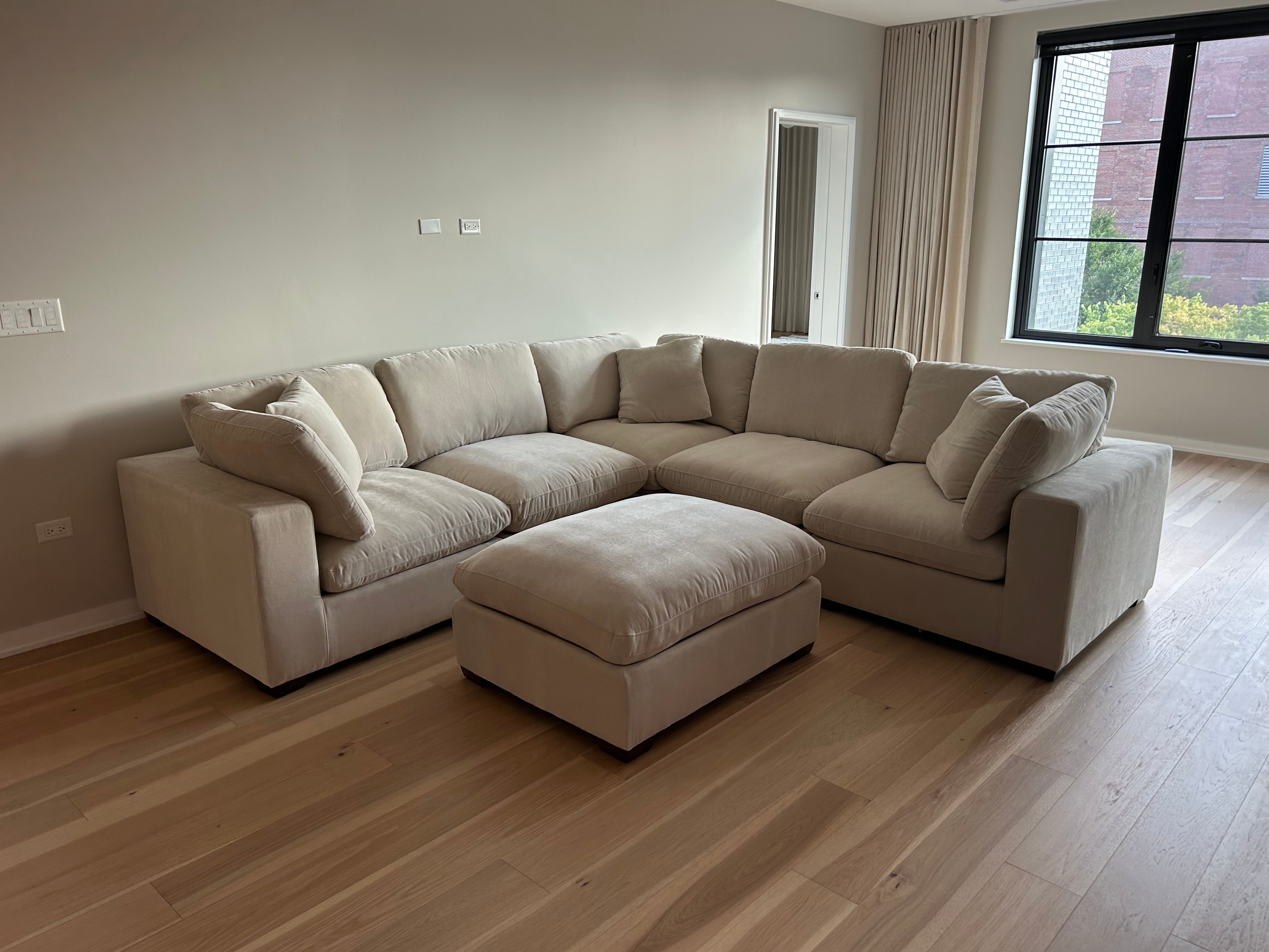 Columbia Modular Sectional (Customizable)