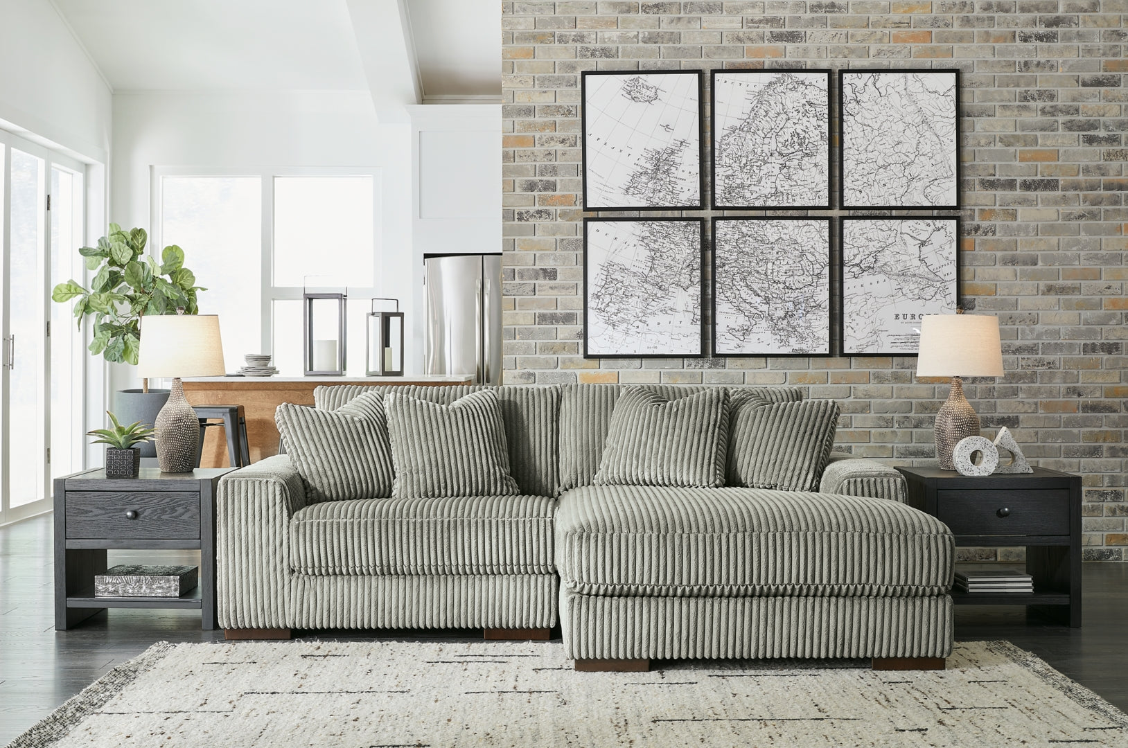 Lindyn 2-4 Piece Sectional (Customizable)