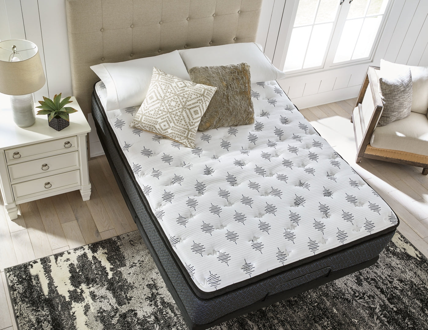 Ultra Luxury ET with Memory Foam Mattress - Plush