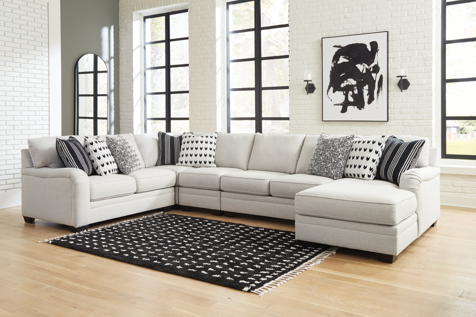 Huntsworth Sectional with Ottoman