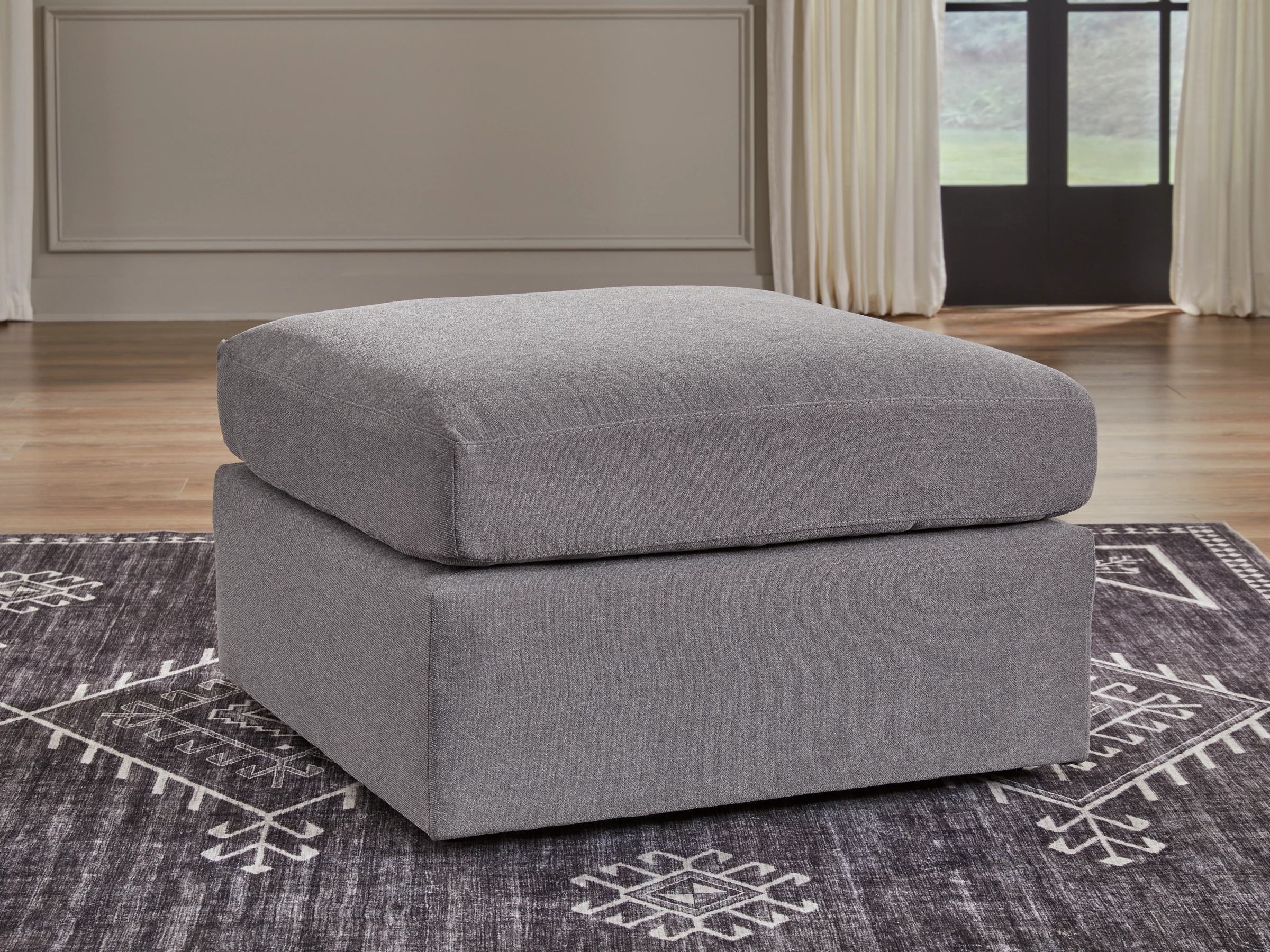Nuvellla Ottoman