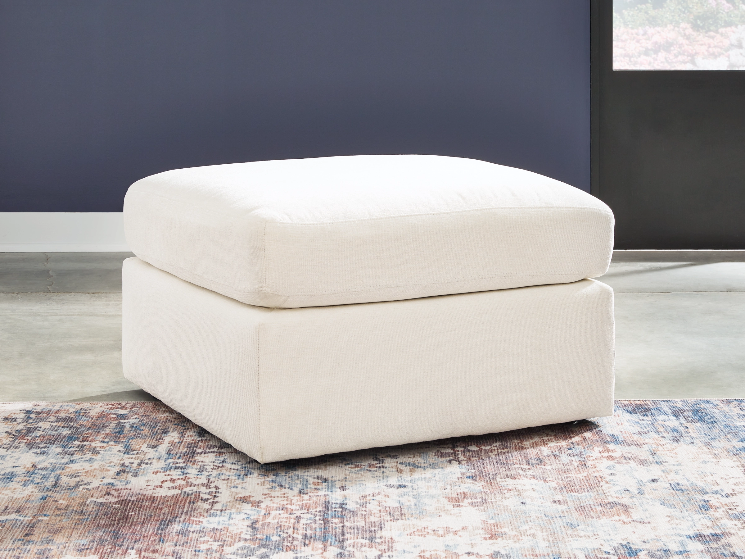 Nuvellla Ottoman