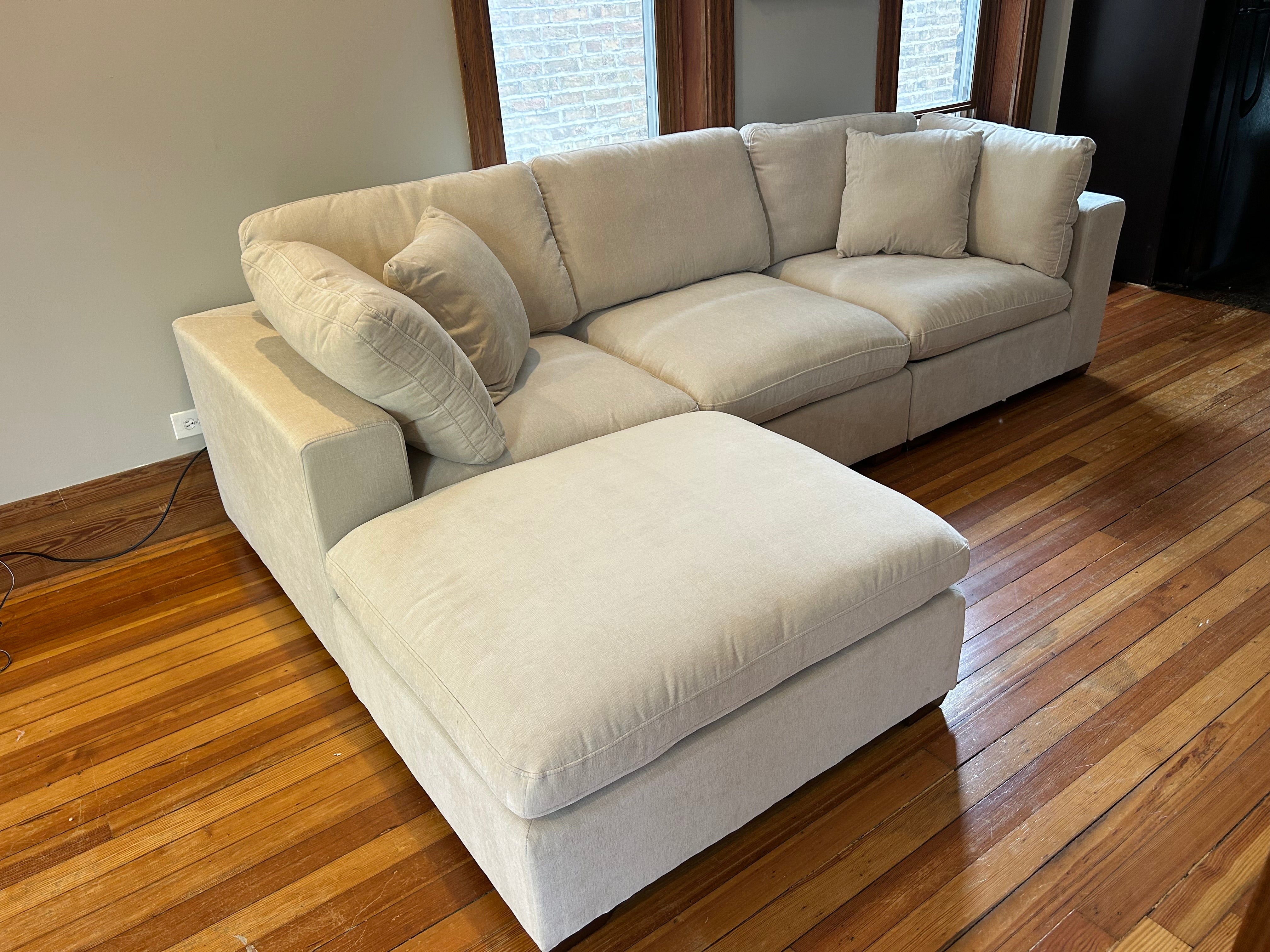 Columbia Modular Sectional (Customizable)