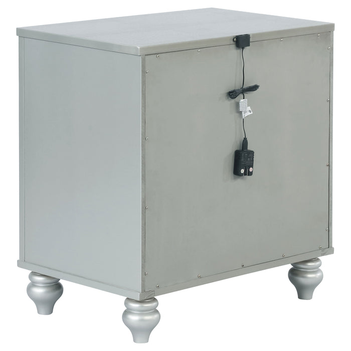 Gunnison  California King Bedroom Set Silver Metallic