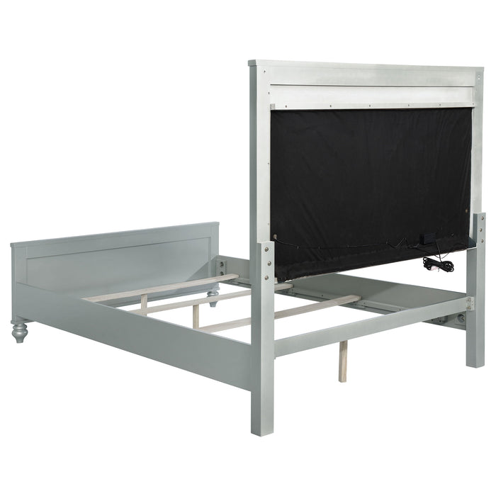 Gunnison  California King Bedroom Set Silver Metallic