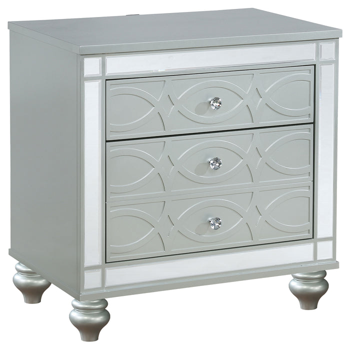 Gunnison  California King Bedroom Set Silver Metallic