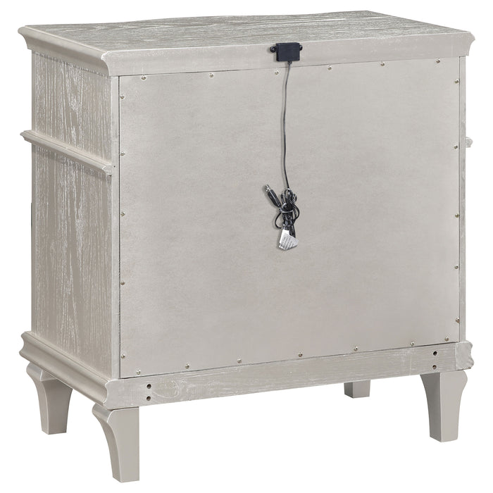 Evangeline  California King Bedroom Set Silver Oak