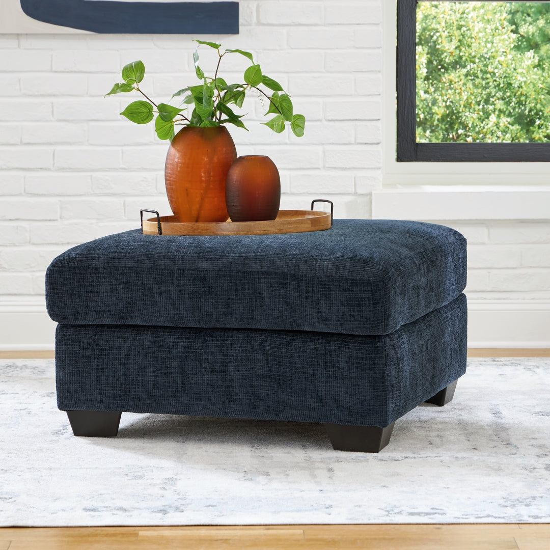 Aviemore Sectional with Chaise