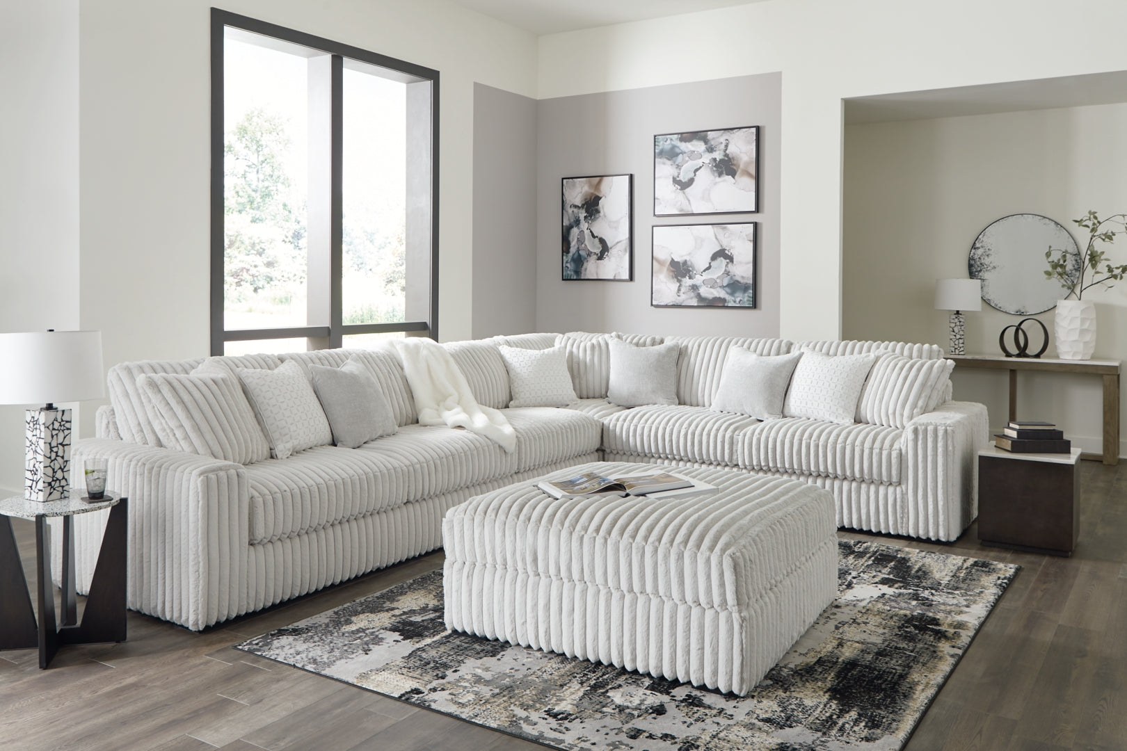 Stupendous Sectional with Ottoman (Customizable)