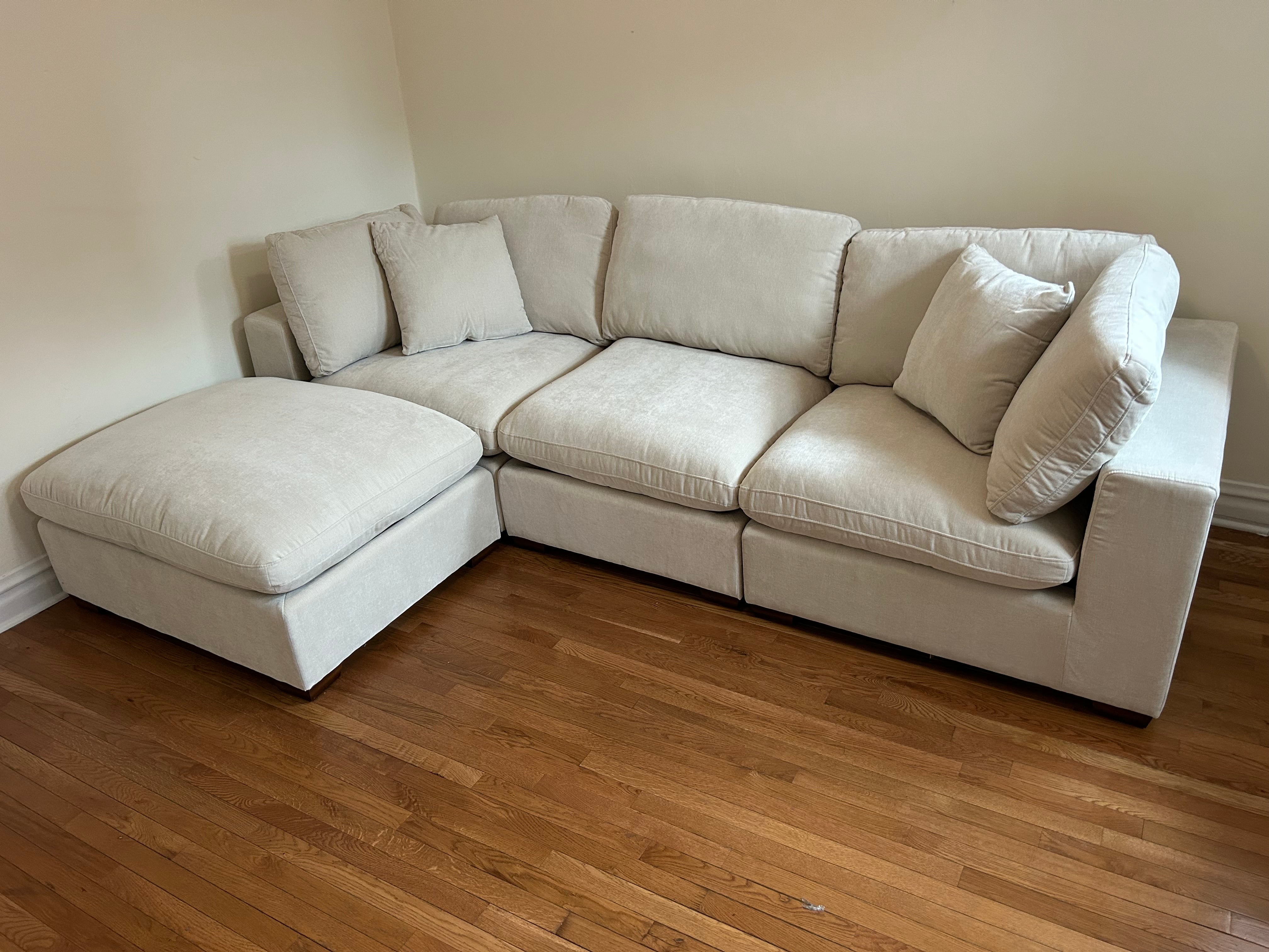 Columbia Modular Sectional (Customizable)
