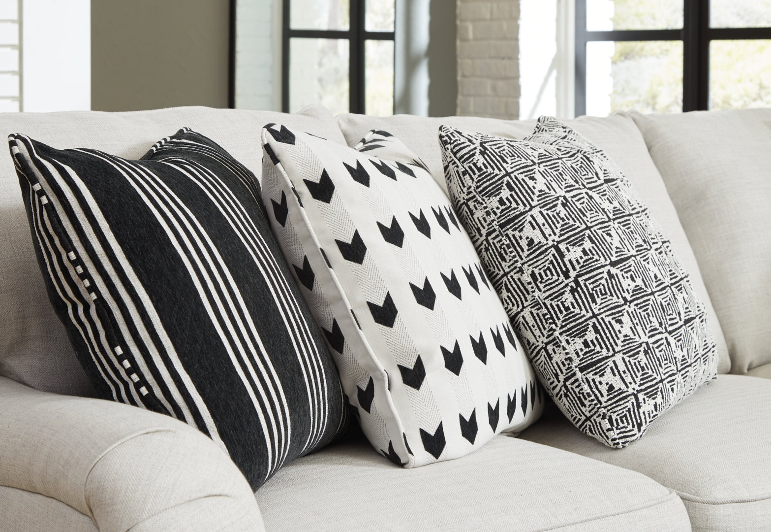 Huntsworth Sectional with Ottoman
