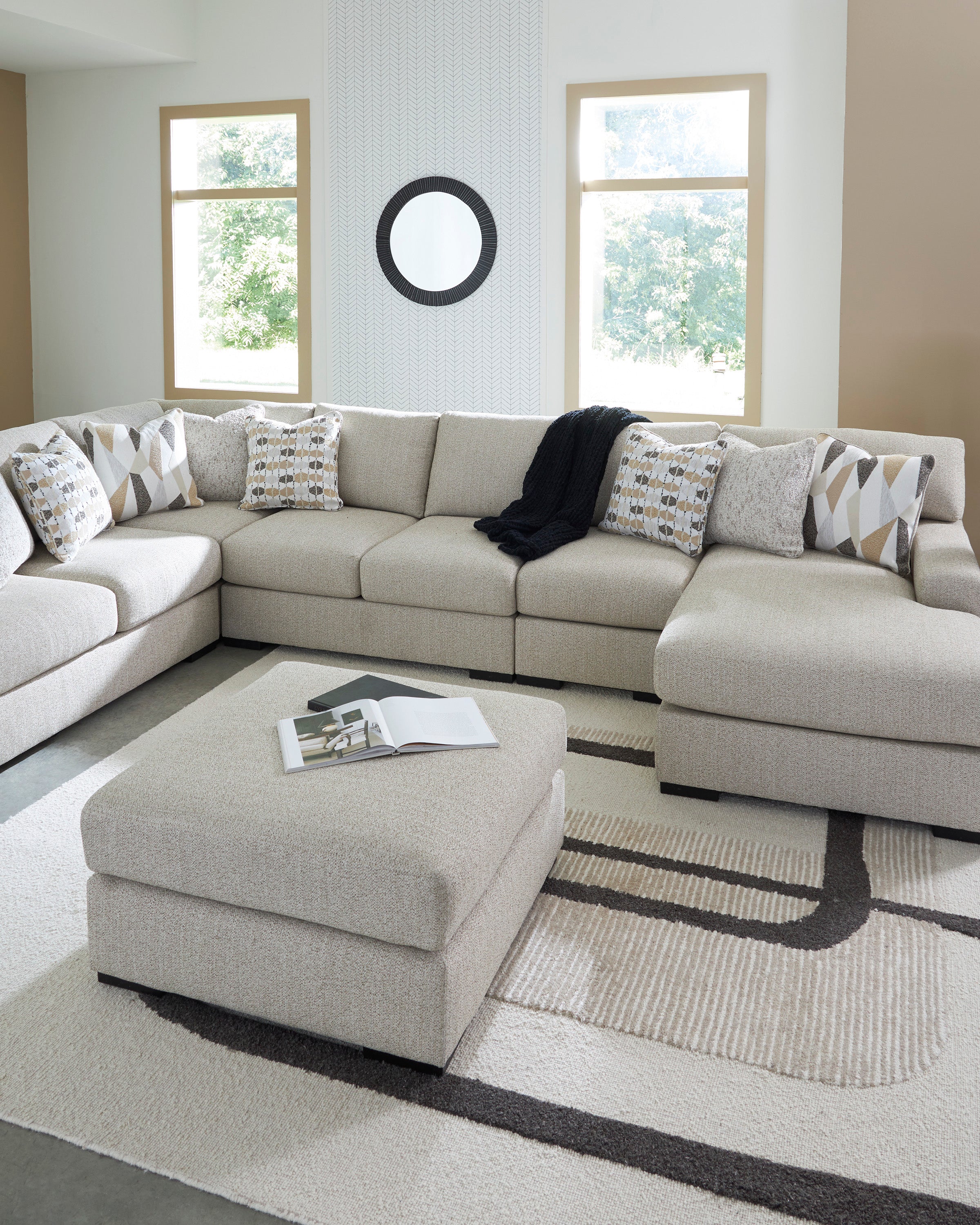 Laurelgrove 2-Piece Sectional Sofa Chaise