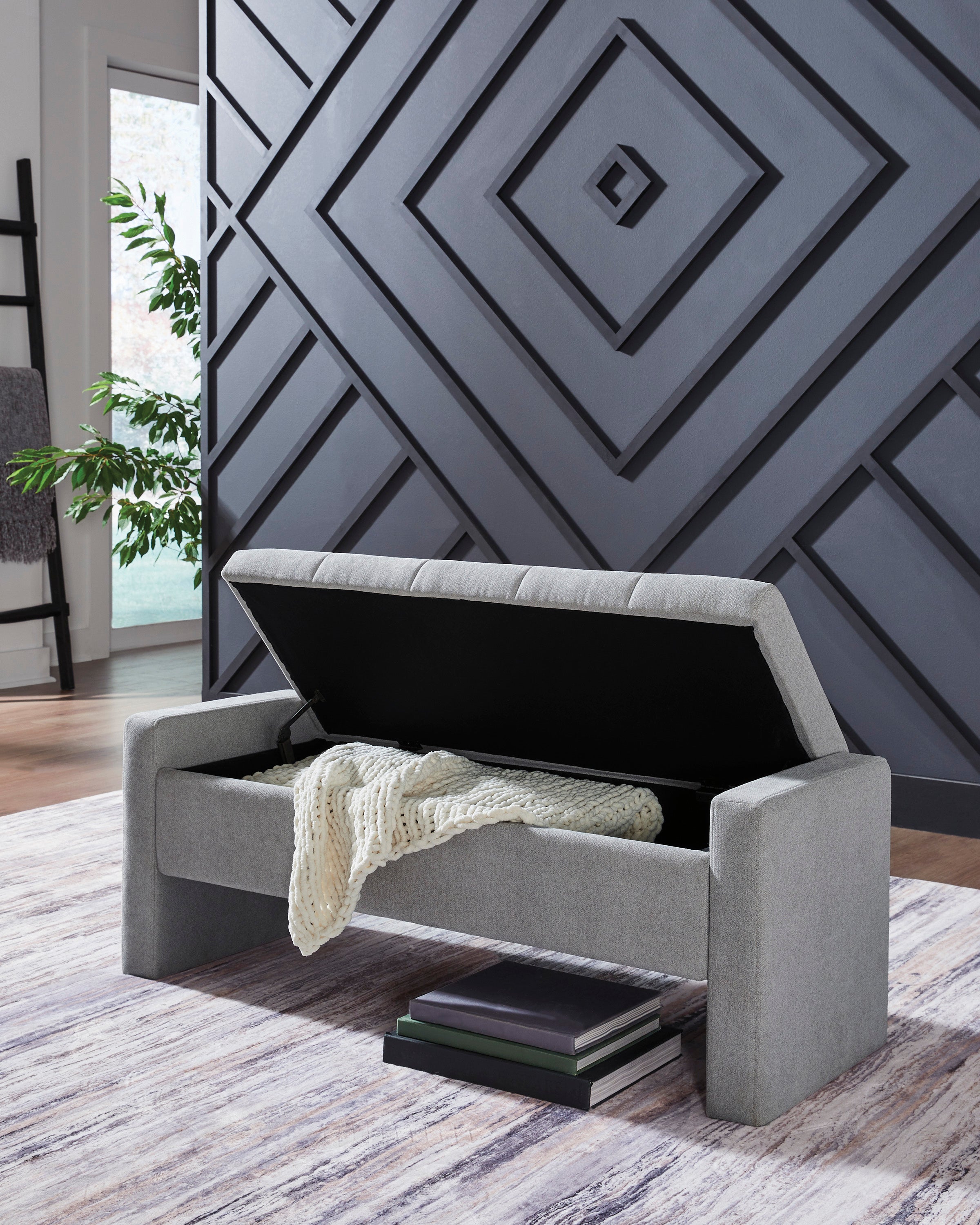 Akselman Storage Bench