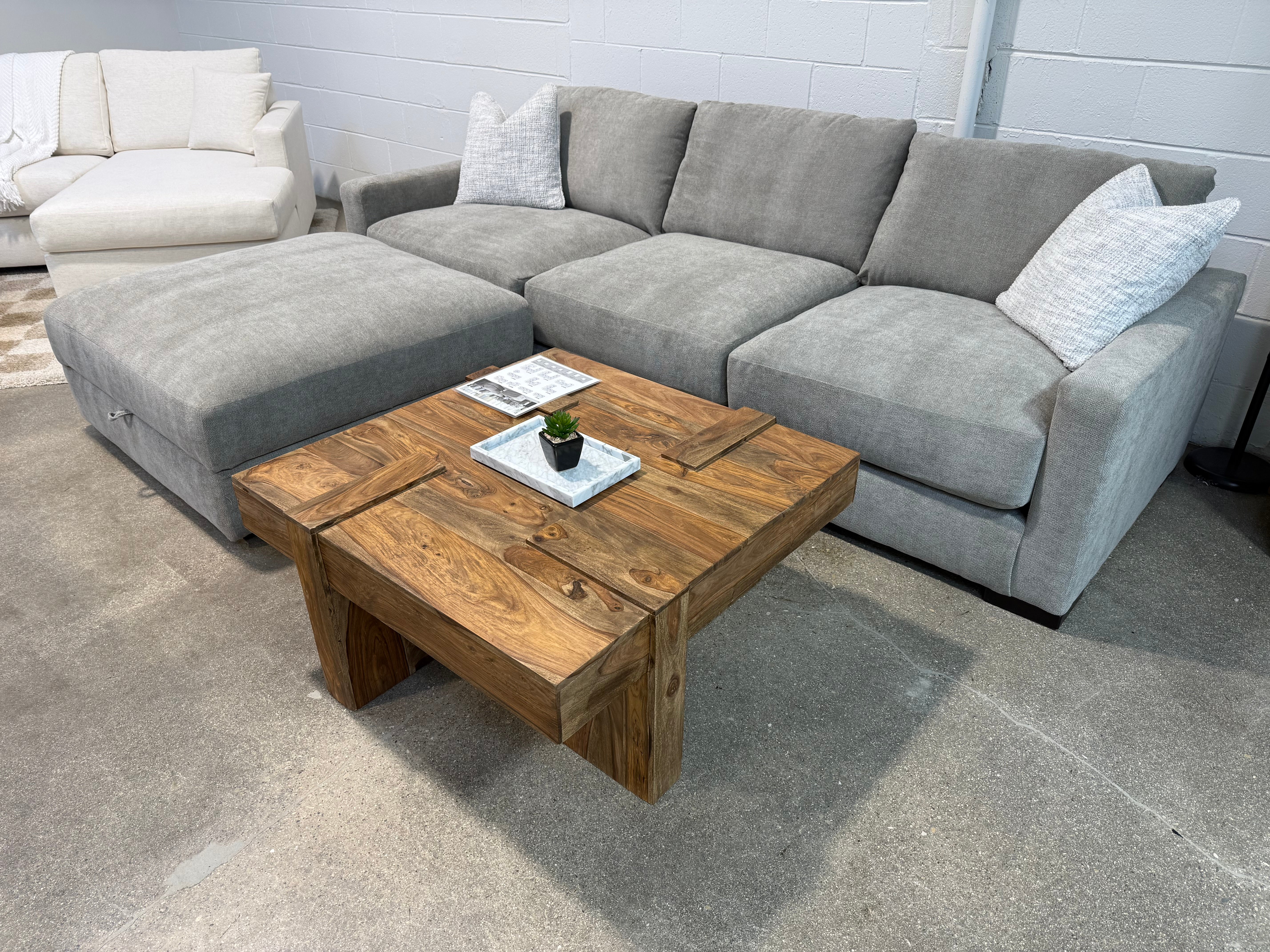 Addison Sectional (Customizable)