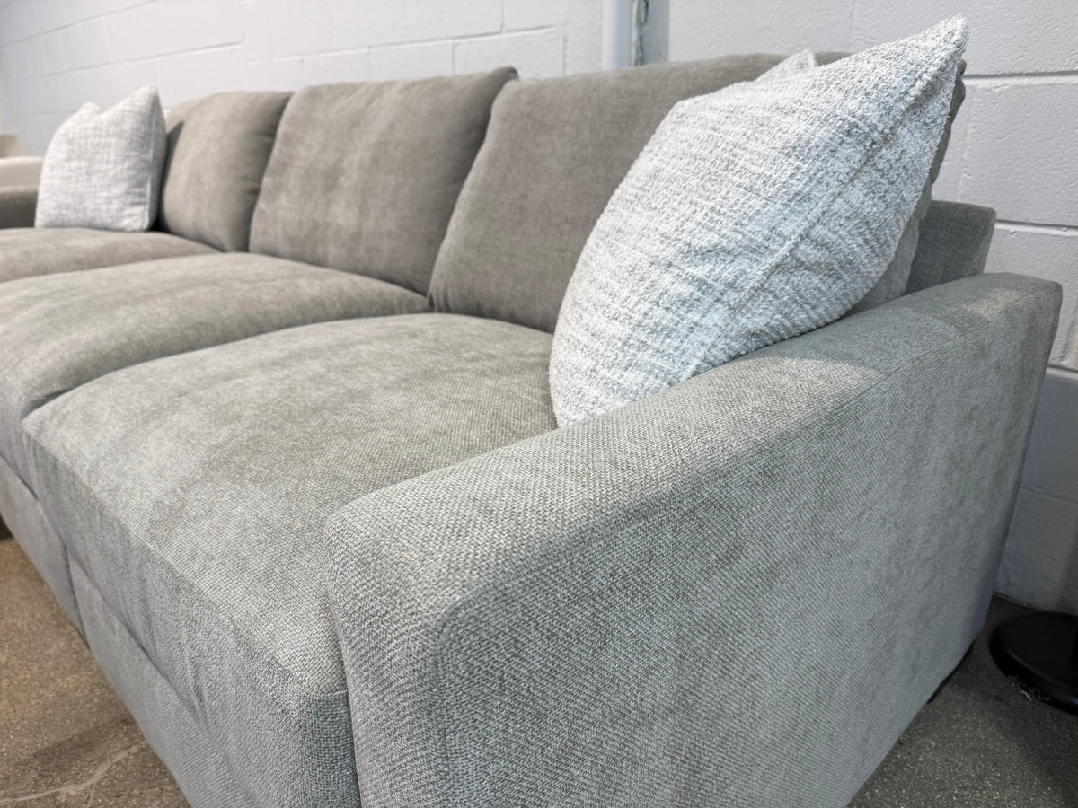 Addison Sectional (Customizable)