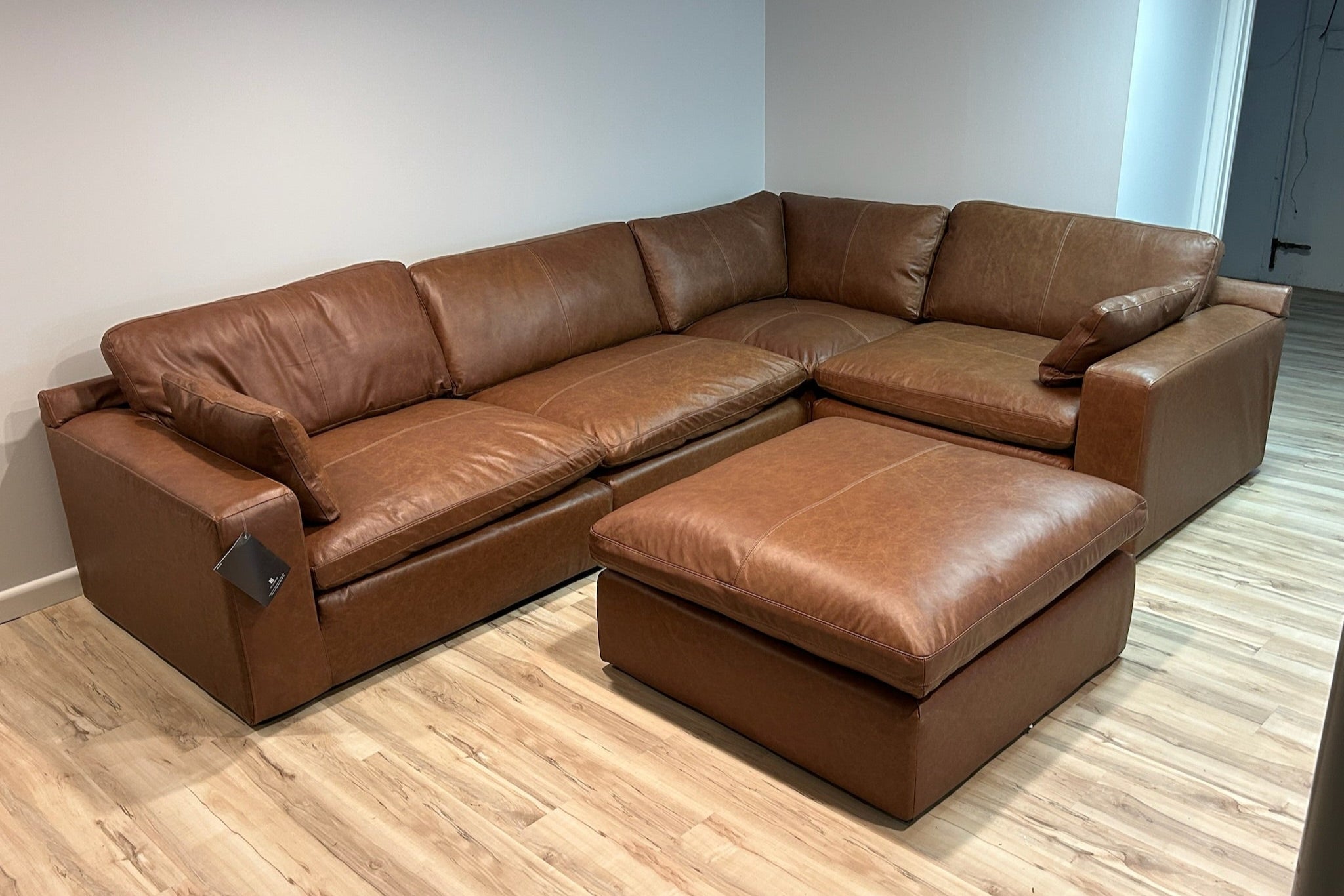 Emilia Sectional (Customizable)