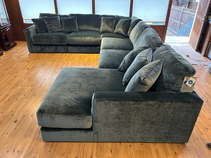 Remington Sectional (Customizable)