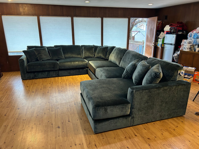 Remington Sectional (Customizable)