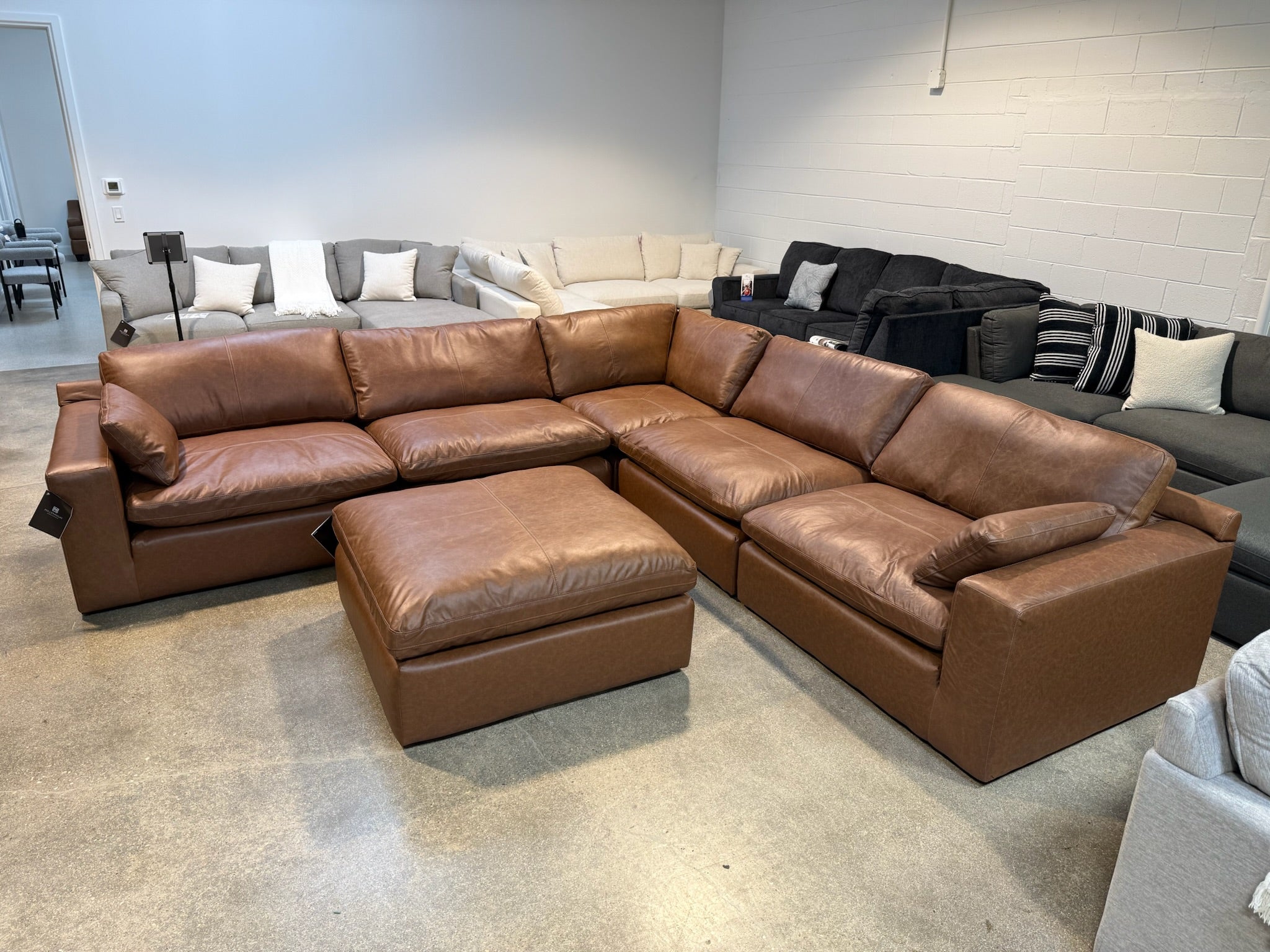 Emilia Sectional (Customizable)