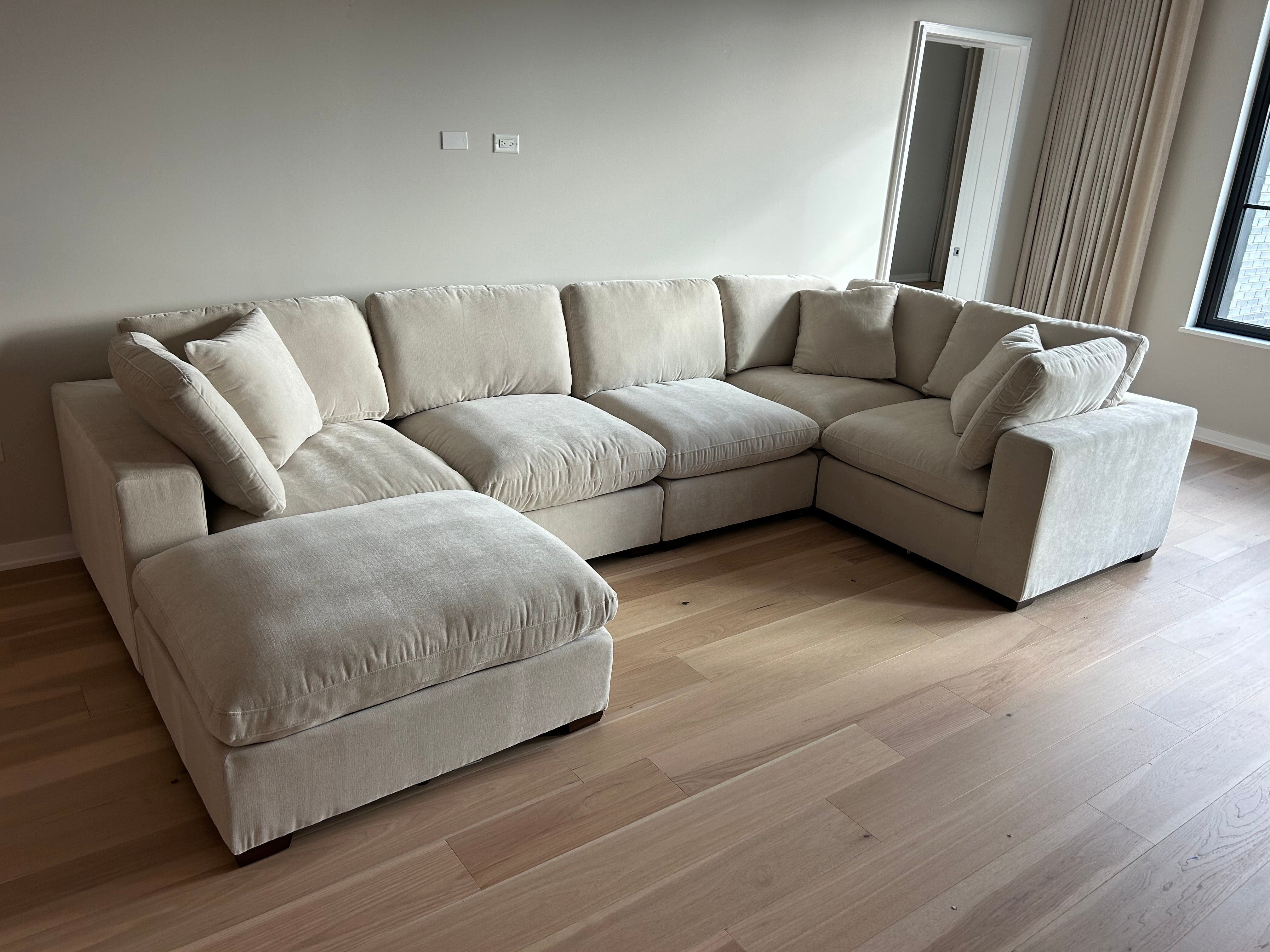 Columbia Modular Sectional (Customizable)