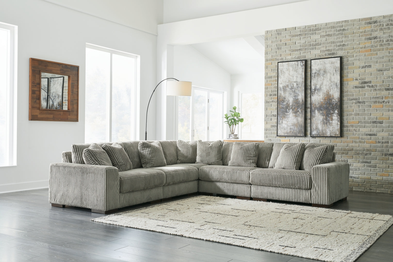 Lindyn 5-6 Piece Sectional (Customizable)